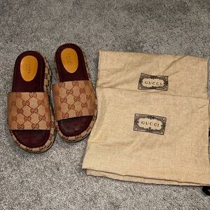 Gucci GG supreme platform sandals size 35.5